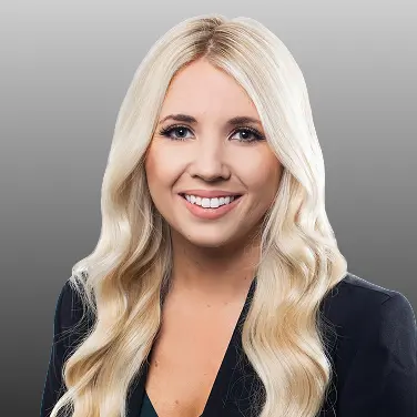 Amy Hausher Headshot